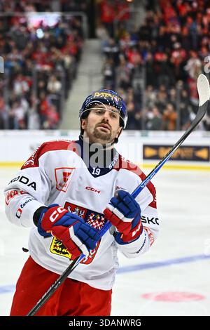 Liberec, Tschechische Republik. Dezember 2025. Jakub Flek aus Tschechien während der Swiss Hockey Games, Teil der Euro Hockey Tour Serie, spielte Tschechische Republik gegen Finnland am 11. Dezember 2025 in Liberec, Tschechische Republik. Quelle: Radek Petrasek/CTK Photo/Alamy Live News Stockfoto