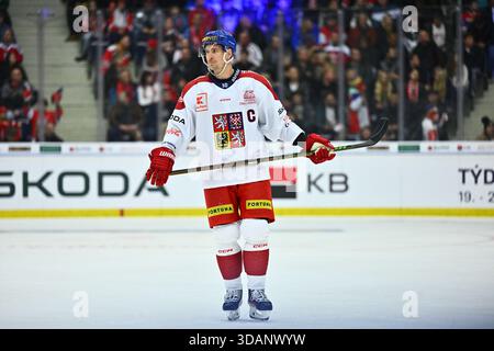 Liberec, Tschechische Republik. Dezember 2025. Roman Cervenka von Tschechien während der Schweizer Hockeyspiele, Teil der Euro Hockey Tour Serie, Spiel Tschechische Republik gegen Finnland am 11. Dezember 2025 in Liberec, Tschechische Republik. Quelle: Radek Petrasek/CTK Photo/Alamy Live News Stockfoto
