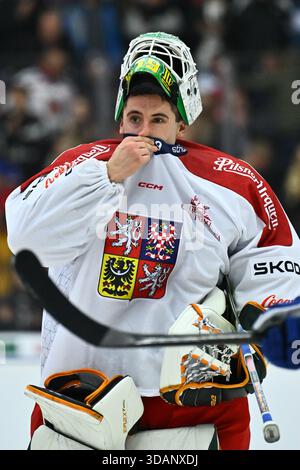 Liberec, Tschechische Republik. Dezember 2025. Torhüter Dominik Pavlat aus Tschechien während der Schweizer Hockeyspiele, Teil der Euro Hockey Tour Serie, spielte Tschechische Republik gegen Finnland am 11. Dezember 2025 in Liberec, Tschechische Republik. Quelle: Radek Petrasek/CTK Photo/Alamy Live News Stockfoto