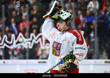Liberec, Tschechische Republik. Dezember 2025. Torhüter Dominik Pavlat aus Tschechien während der Schweizer Hockeyspiele, Teil der Euro Hockey Tour Serie, spielte Tschechische Republik gegen Finnland am 11. Dezember 2025 in Liberec, Tschechische Republik. Quelle: Radek Petrasek/CTK Photo/Alamy Live News Stockfoto