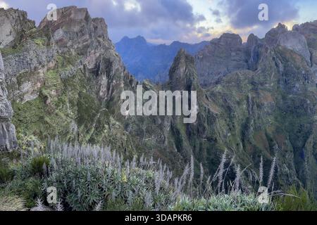 Sonnenuntergang am Pico do Arieiro, Wanderweg PR1, Madeira, Portugal Stockfoto