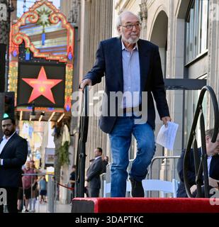 Los Angeles, Usa. Dezember 2025. Regisseur, Produzent und Drehbuchautor James L. Brooks wird am Donnerstag, den 11. Dezember 2025, in einer Enthüllungszeremonie vorgestellt, die ihn mit dem 2.830. Star auf dem Hollywood Walk of Fame in Los Angeles ehrt. Foto: Jim Ruymen/UPI Credit: UPI/Alamy Live News Stockfoto