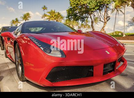 Miami, Florida, USA - 22. Dezember 2024: 2016 roter Ferrari 488 GTB Gran Turismo Berlinetta Supersportwagen. Luxuswagen Ferrari Berlinetta. Auto Ferrari Stockfoto