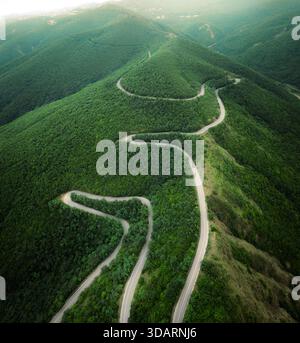 Mountain winding road in Kakheti in Georgia Stockfoto