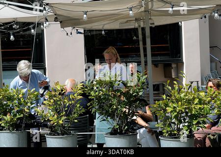 Kopenhagen, Dänemark, 20. Mai 2020.  Dänemark eröffnet ab dem 18 . Mai 200 die zweite Phase der Wiedereröffnung von Cafés und Restaurants für Dienstleistungen und Geschäfte auf der Grundlage von Anweisungen zur sozialen Entlassung der staaten in gesundheitlichen Fragen . (Foto: Francis Dean/DeanPictures) Stockfoto