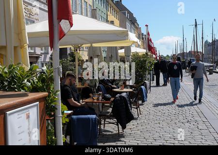 Kopenhagen, Dänemark, 20. Mai 2020.  Dänemark eröffnet ab dem 18 . Mai 200 die zweite Phase der Wiedereröffnung von Cafés und Restaurants für Dienstleistungen und Geschäfte auf der Grundlage von Anweisungen zur sozialen Entlassung der staaten in gesundheitlichen Fragen . (Foto: Francis Dean/DeanPictures) Stockfoto