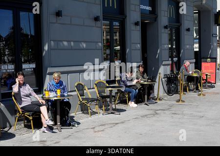 Kopenhagen, Dänemark, 20. Mai 2020.  Dänemark eröffnet ab dem 18 . Mai 200 die zweite Phase der Wiedereröffnung von Cafés und Restaurants für Dienstleistungen und Geschäfte auf der Grundlage von Anweisungen zur sozialen Entlassung der staaten in gesundheitlichen Fragen . (Foto: Francis Dean/DeanPictures) Stockfoto