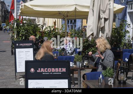 Kopenhagen, Dänemark, 20. Mai 2020.  Dänemark eröffnet ab dem 18 . Mai 200 die zweite Phase der Wiedereröffnung von Cafés und Restaurants für Dienstleistungen und Geschäfte auf der Grundlage von Anweisungen zur sozialen Entlassung der staaten in gesundheitlichen Fragen . (Foto: Francis Dean/DeanPictures) Stockfoto