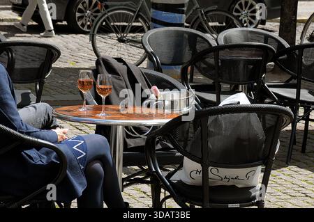 Kopenhagen, Dänemark, 20. Mai 2020.  Dänemark eröffnet ab dem 18 . Mai 200 die zweite Phase der Wiedereröffnung von Cafés und Restaurants für Dienstleistungen und Geschäfte auf der Grundlage von Anweisungen zur sozialen Entlassung der staaten in gesundheitlichen Fragen . Foto: Francis Dean/DeanPictures Stockfoto