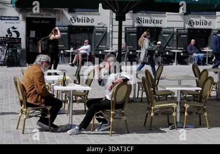 Kopenhagen, Dänemark, 20. Mai 2020.  Dänemark eröffnet ab dem 18 . Mai 200 die zweite Phase der Wiedereröffnung von Cafés und Restaurants für Dienstleistungen und Geschäfte auf der Grundlage von Anweisungen zur sozialen Entlassung der staaten in gesundheitlichen Fragen . Foto: Francis Dean/DeanPictures Stockfoto