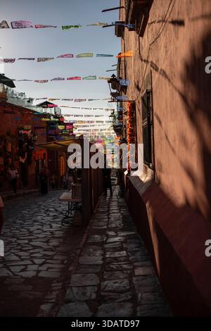 Dekorierte Stadtstraße am Tag der Toten in Zentral-mexiko Stockfoto