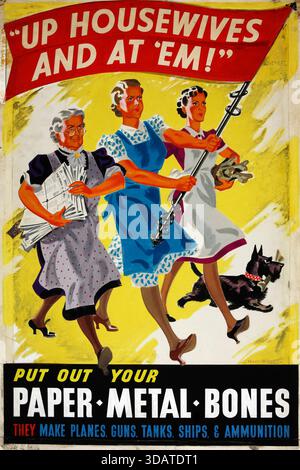 Vintage-Poster mit der Aufschrift „Up Housewives and at 'em!“ Bringen Sie Ihr Papier, Metall, Knochen, die machen Flugzeuge, Waffen, Panzer, Schiffe und Munition. Er ermutigt Menschen, zu recyceln, um die Kriegsanstrengungen im Zweiten Weltkrieg zu unterstützen. William Yates-Wilson. Zwischen 1939 und 1946. Stockfoto