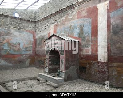 Antike Ruinen von Pompeji in Süditalien, die Straßen, Häuser und öffentliche Plätze erhalten haben, die durch den Ausbruch des Vesuvs im Jahr 79 begraben wurden und heute am 30. Oktober 2016 als eine der bedeutendsten archäologischen Stätten der Welt gelten Stockfoto