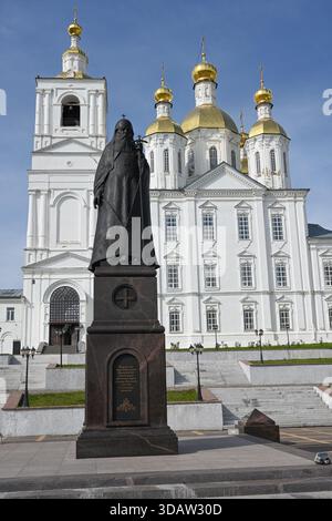 ARZAMAS, RUSSLAND - 19. JUNI 2025: Kathedrale der Heiligen Jungfrau am sonnigen Tag. Arzamas, Russland Stockfoto