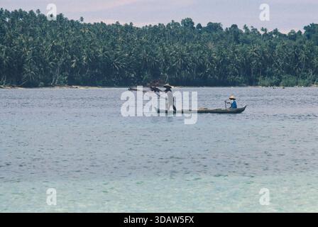 Indonesien, Pulau Batu, Batu-Inseln vor der Westküste von Sumatra, Fischer auf den Steininseln, Fuji Film ISO 200 Sensia RM, 2001 Stockfoto