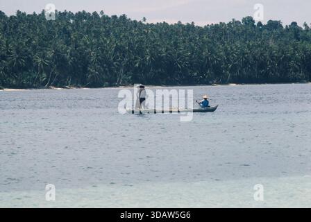 Indonesien, Pulau Batu, Batu-Inseln vor der Westküste von Sumatra, Fischer auf den Steininseln, Fuji Film ISO 200 Sensia RM, 2001 Stockfoto