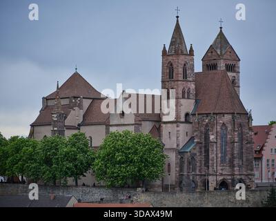 Stephansdom in Breisach: Romanisches und gotisches Wahrzeichen mit Blick auf das Rheintal Stockfoto