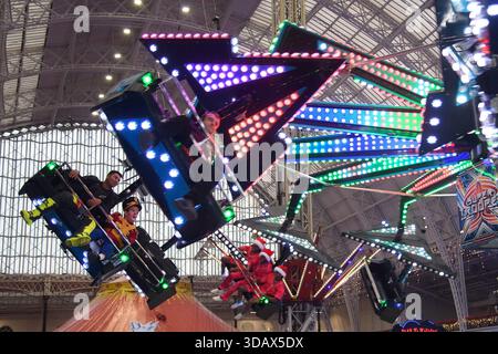 London, Großbritannien. Dezember 2025. Künstler auf einer Fahrt im Winter Funland 2025 Photocall, der vom 13. Dezember 2025 bis 4. Januar 2026 im Olympia London stattfindet. Quelle: Justin Ng/Alamy Live News. Stockfoto