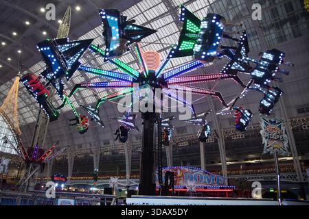 London, Großbritannien. Dezember 2025. Künstler auf einer Fahrt im Winter Funland 2025 Photocall, der vom 13. Dezember 2025 bis 4. Januar 2026 im Olympia London stattfindet. Quelle: Justin Ng/Alamy Live News. Stockfoto