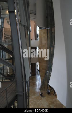Innenraum des Guggenheim Museums, Bilbao, Spanien. Stockfoto