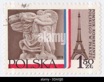 POLEN — 2. November 1978: 1,50 Zloty braune, rote und blaue Briefmarke mit dem Denkmal der polnischen Kämpfer in Paris und dem Eiffelturm. Während wir am Place de Varsovie im 16. Arrondissement von Paris waren, haben wir diese hochauflösenden Fotos gemacht, die ein Denkmal mit dem Namen Monument aux Comattants Polonais morts pour la Defense et la Liberation de la France 1939–1945 zeigen, das von Andre Greck geschaffen wurde. Denkmal für die polnischen Kämpfer, die für die Verteidigung und Befreiung Frankreichs starben Stockfoto