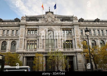 Madrid, Spanien - 13. August 2025: Die Majestic Bank of Spain wird in Madrid errichtet Stockfoto