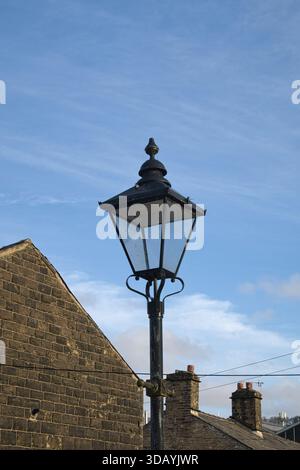 Street Lamp and Stone Houses, Ramsbottom, Lancashire, Großbritannien Stockfoto