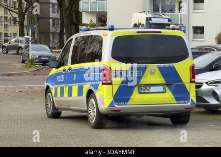 Polizeiauto Polizeiauto Rettungsfahrzeug Patrouillenwagen mit Kennzeichen aus Nordrhein-Westfalen, Nordrhein-Westfalen, Deutschland Stockfoto