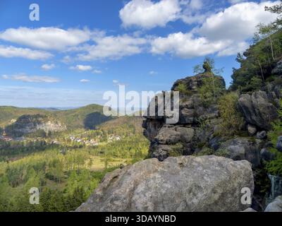 Felsen und Blick auf die Landschaft auf Oybin, Zittau Berge, Things, Deutschland Stockfoto