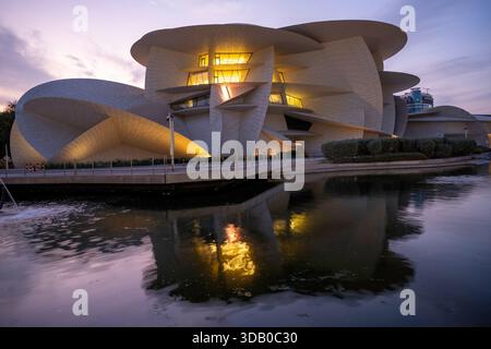 Doha, Katar - 10. Dezember 2025: Das Nationalmuseum von Katar Stockfoto