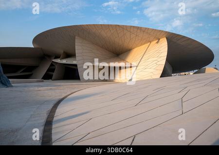 Doha, Katar - 10. Dezember 2025: Das Nationalmuseum von Katar Stockfoto