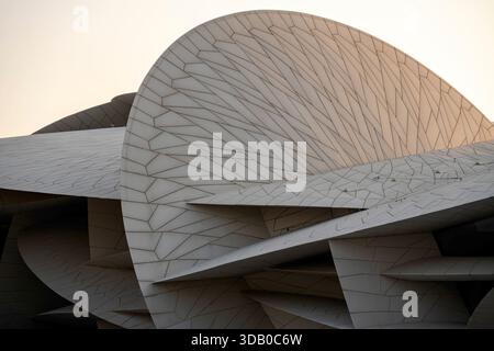 Doha, Katar - 10. Dezember 2025: Das Nationalmuseum von Katar Stockfoto