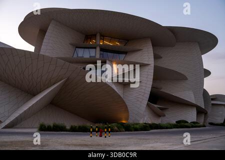 Doha, Katar - 10. Dezember 2025: Das Nationalmuseum von Katar Stockfoto