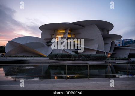 Doha, Katar - 10. Dezember 2025: Das Nationalmuseum von Katar Stockfoto