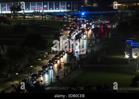 Doha, Katar - 10. Dezember 2025: Nächtlicher Blick auf die Sanierung des alten Hafens von Doha in den Stadtteil Mina Box Park Qatar Stockfoto