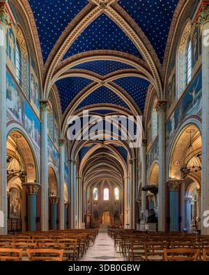 Das wunderschöne Innere der Kirche Saint Sulpice in Paris Stockfoto