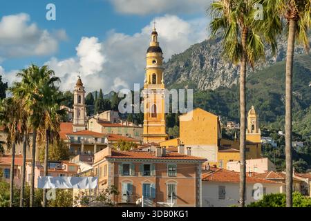 Farbenfrohe Altstadt von Menton an der französischen Riviera, Frankreich Stockfoto