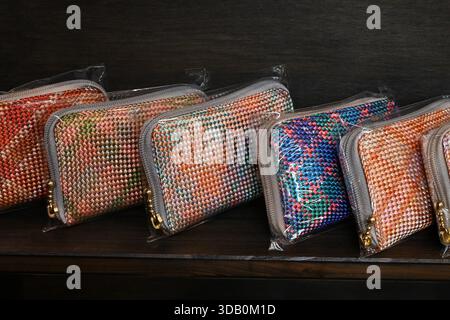 'IgA Kumihimo' aus IgA City, Präfektur Mie. Ein traditionelles japanisches Handwerk aus gewebtem Seidenfaden. Stockfoto