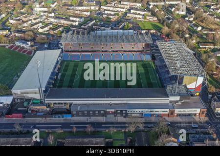 Eine allgemeine Luftaufnahme von Turf Moor während des Premier League-Spiels Burnley gegen Fulham in Turf Moor, Burnley, Großbritannien, 13. Dezember 2025 (Foto: Mark Cosgrove/News Images) *** GER AUT SUI OUT *** Stockfoto