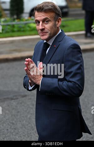 London, Großbritannien. 8. Dezember 2025. Der französische Präsident Emmanuel Macron trifft in der Downing Street 10 in London ein, um Gespräche mit europäischen Führern über den Krieg in der Ukraine zu führen. Vermerk: Thomas Krych/Alamy Stockfoto