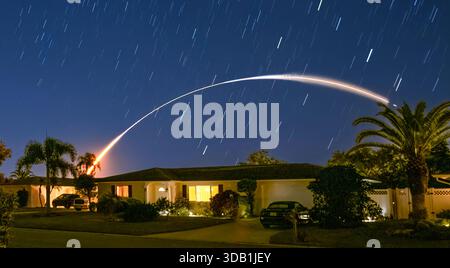 Start der Mission ULA Atlas V Viasat-3 F2 vom Launch Complex 41 in Cape Canaveral Space Force Station Florida USA am 13. Oktober 2025 von Venedig aus Stockfoto
