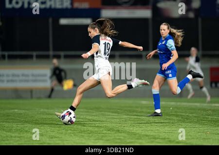 Luzern, Schweiz. Dezember 2025. Borbála Dora Vincze (Borbala Dora Vincze) (19 FC Zürich) verließ im Schweizer WM-Viertelfinale zwischen dem FC Luzern und dem FC Zürich im Sportkomplex Kleinfeld, Luzern, Schweiz. Quelle: SPP Sport Pressefoto. /Alamy Live News Stockfoto