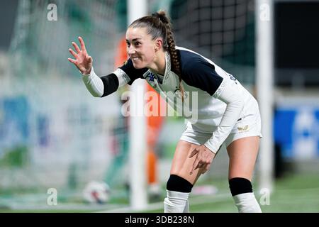 Luzern, Schweiz. Dezember 2025. Luisa Annette Blumenthal (29 FC Zürich) feierte nach dem dritten Tor des Schweizer Cup Frauen Viertelfinales zwischen dem FC Luzern und dem FC Zürich im Kleinfeld Sports Complex, Luzern, Schweiz. Quelle: SPP Sport Pressefoto. /Alamy Live News Stockfoto
