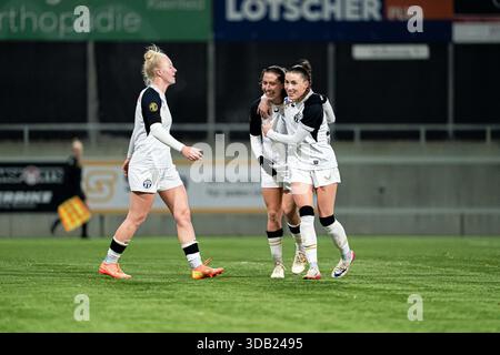 Luzern, Schweiz. Dezember 2025. Luisa Annette Blumenthal (29 FC Zürich) feiert im Viertelfinale des Schweizer Cup Frauen-Viertelfinales zwischen dem FC Luzern und dem FC Zürich im Kleinfeld Sports Complex, Luzern, Schweiz. Quelle: SPP Sport Pressefoto. /Alamy Live News Stockfoto