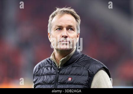LEVERKUSEN, DEUTSCHLAND - 13. DEZEMBER: Kasper Hjulmand (Bayer 04 Leverkusen, Headcoach) während des Bundesliga-Spiels zwischen Bayer Leverkusen und FC Köln am 14. Spieltag in der BayArena am 13. Dezember 2025 in Leverkusen. #DFL-Vorschriften pro Stockfoto