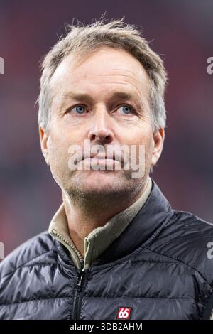 LEVERKUSEN, DEUTSCHLAND - 13. DEZEMBER: Kasper Hjulmand (Bayer 04 Leverkusen, Headcoach) während des Bundesliga-Spiels zwischen Bayer Leverkusen und 1. FC Köln am 14. Spieltag in der BayArena am 13. Dezember 2025 in Leverkusen. #DFL-Vorschriften Stockfoto