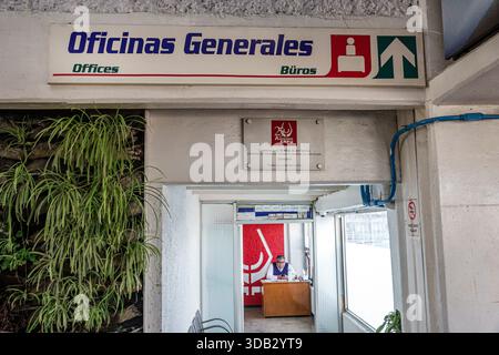 Puebla Mexico, CAPU Central de Autobus de Puebla Bushaltestelle, Innenschild des Oficinas Generales Büros, Eingang des Büros, Mann Erwachsener, Hispanic Latino Stockfoto