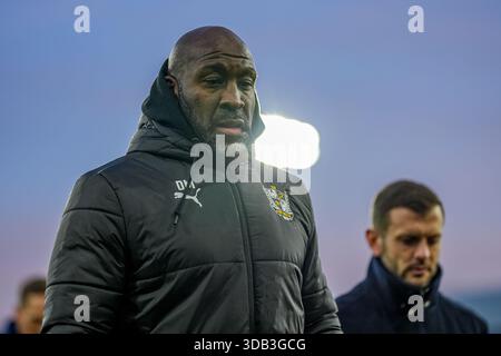 Luton, Großbritannien. Dezember 2025. Darren Moore (Manager) von Port Vale während des Spiels der Sky Bet League 1 zwischen Luton Town und Port Vale in der Kenilworth Road, Luton, England am 13. Dezember 2025. Foto: David Horn. Quelle: Prime Media Images/Alamy Live News Stockfoto