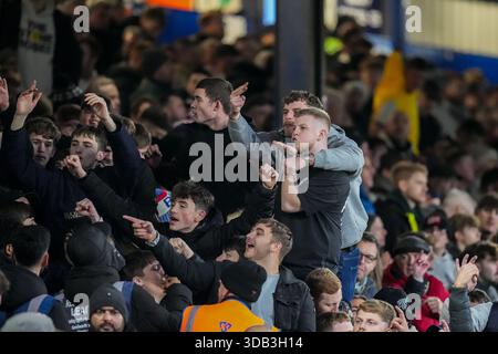 Luton, Großbritannien. Dezember 2025. Während des Spiels zwischen Luton Town und Port Vale am 13. Dezember 2025 in der Kenilworth Road, Luton, England, wurden die Fans von Port Vale während des Spiels der Sky Bet League 1 zwischen Luton Town und Port Vale unterstützt. Foto: David Horn. Quelle: Prime Media Images/Alamy Live News Stockfoto
