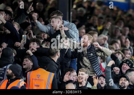 Luton, Großbritannien. Dezember 2025. Während des Spiels zwischen Luton Town und Port Vale am 13. Dezember 2025 in der Kenilworth Road, Luton, England, wurden die Fans von Port Vale während des Spiels der Sky Bet League 1 zwischen Luton Town und Port Vale unterstützt. Foto: David Horn. Quelle: Prime Media Images/Alamy Live News Stockfoto